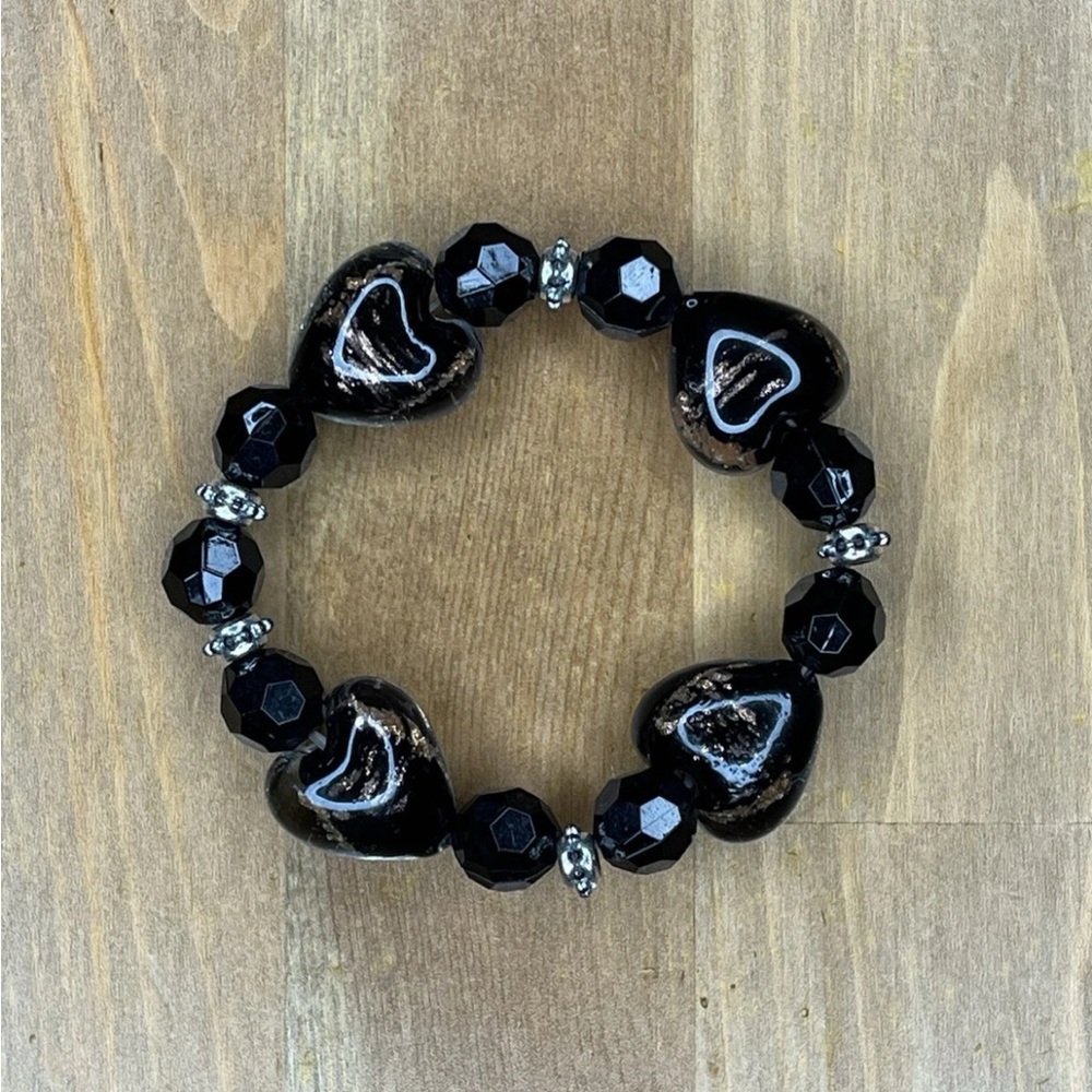 Black Heart Acrylic Bracelet Stretchable - Picture 6 of 7